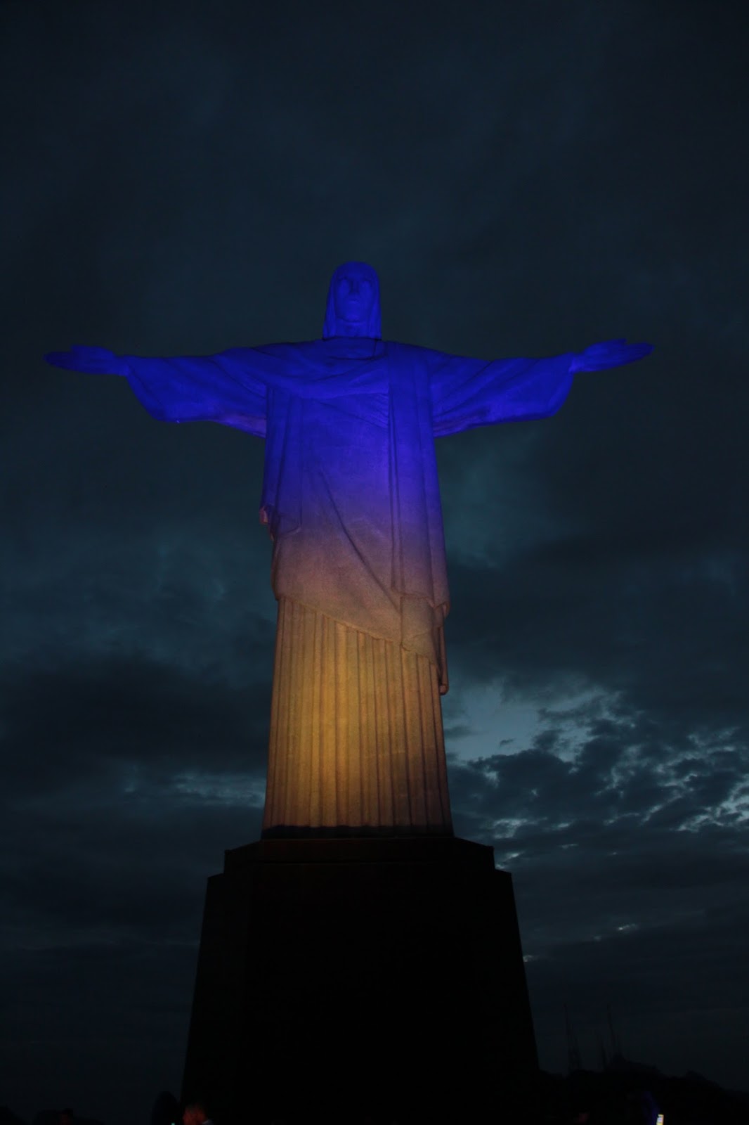FOTOS DIÁRIO DO CORCOVADO ILUMINAÇÃO ESPECIAL DIA MUNDIAL DA VISÃO Foto J Lucena (1)